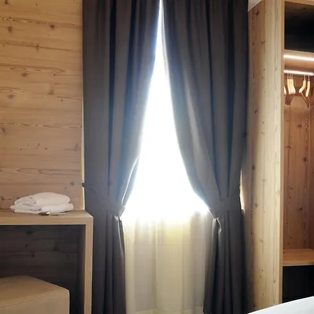 Touring & Hotel Edolo